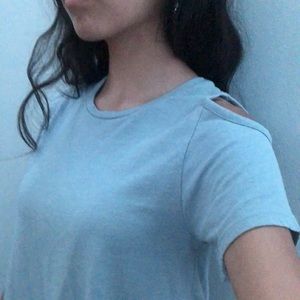 Light gray shirt with cute twist of holesonshouler